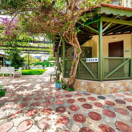 Dedeminn Garden Hotel เกอเจค ภายนอก รูปภาพ