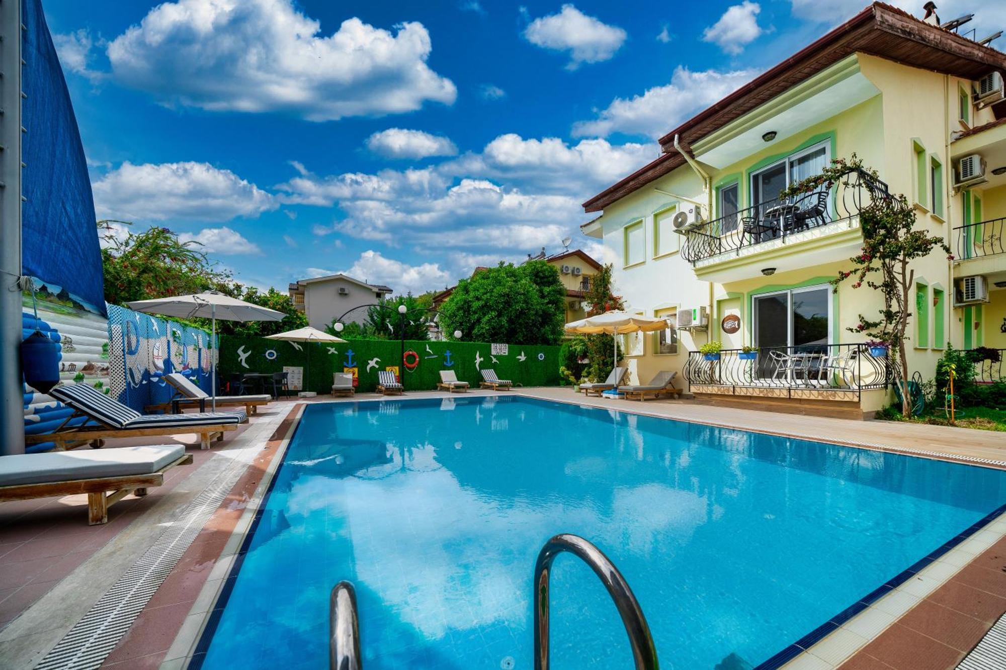 Dedeminn Garden Hotel เกอเจค ภายนอก รูปภาพ
