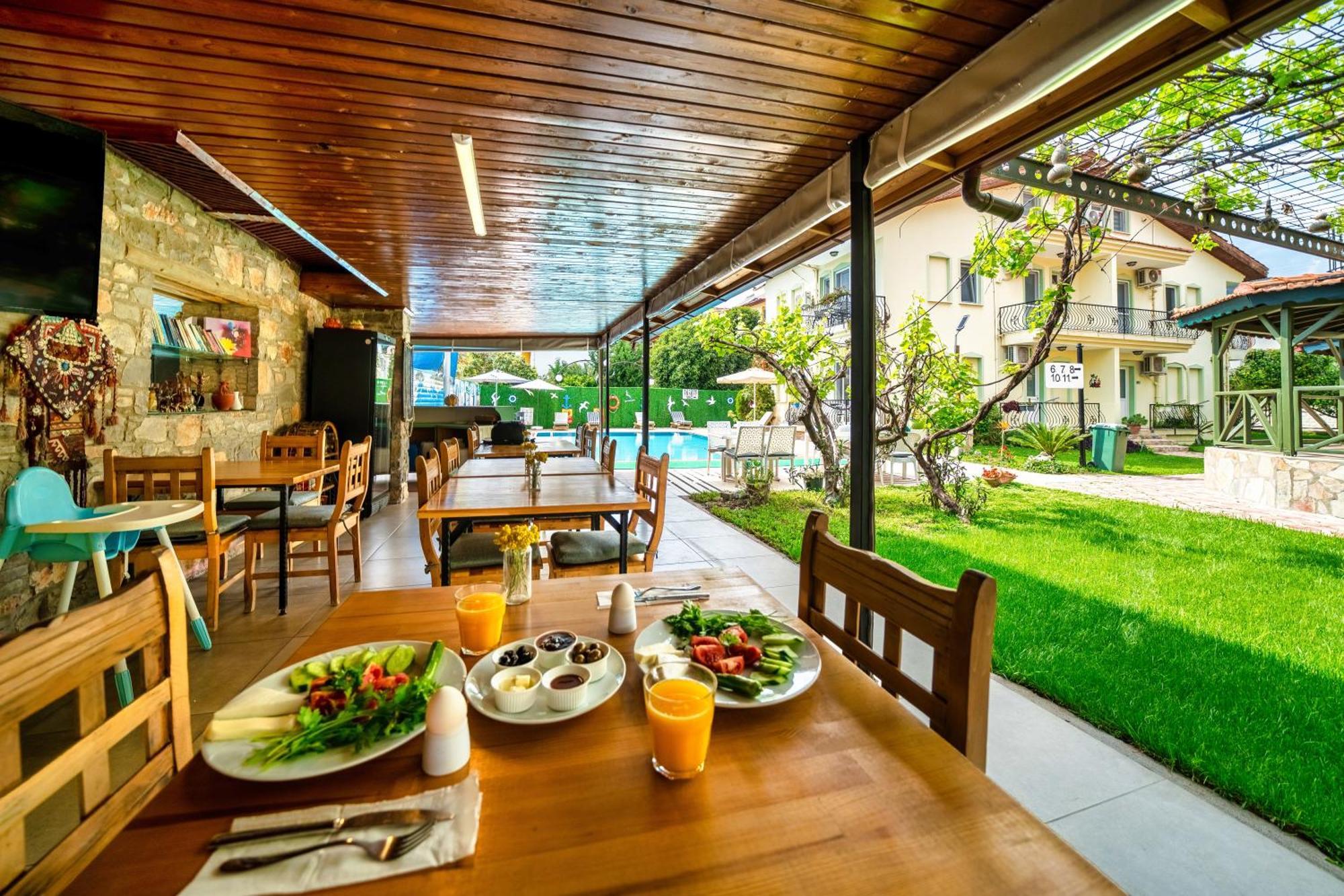 Dedeminn Garden Hotel เกอเจค ภายนอก รูปภาพ