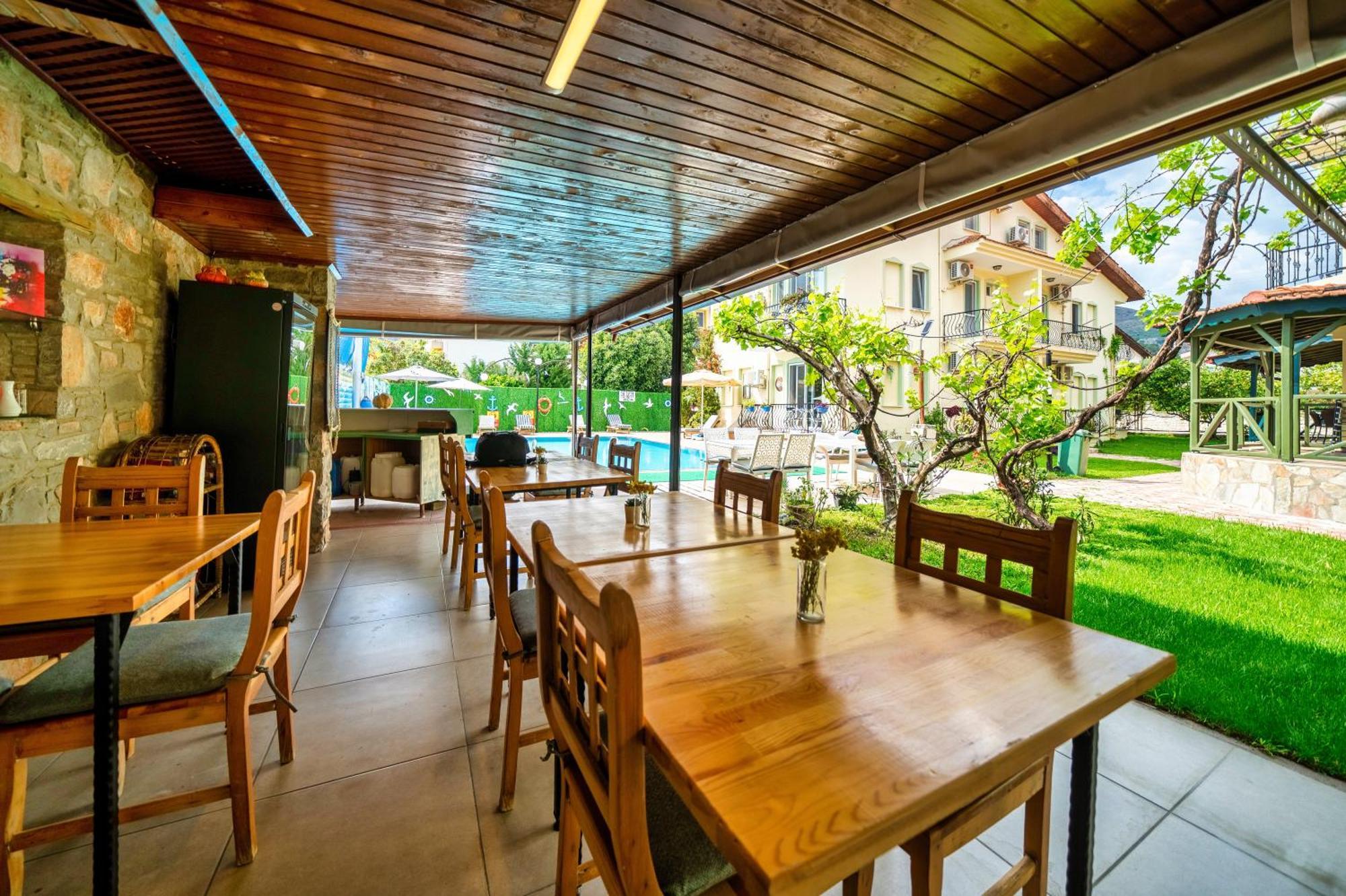 Dedeminn Garden Hotel เกอเจค ภายนอก รูปภาพ
