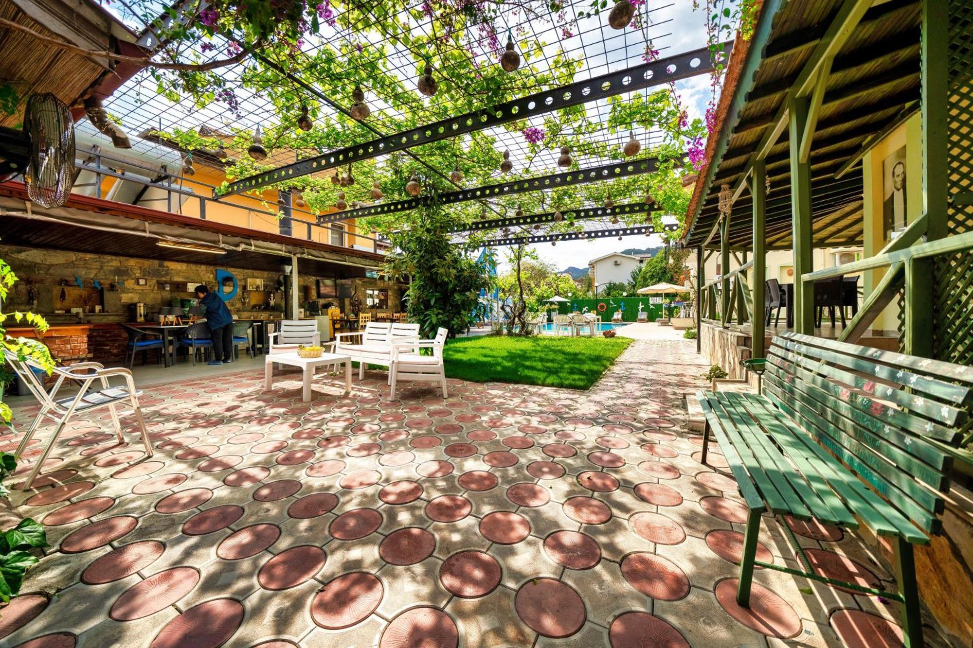 Dedeminn Garden Hotel เกอเจค ภายนอก รูปภาพ