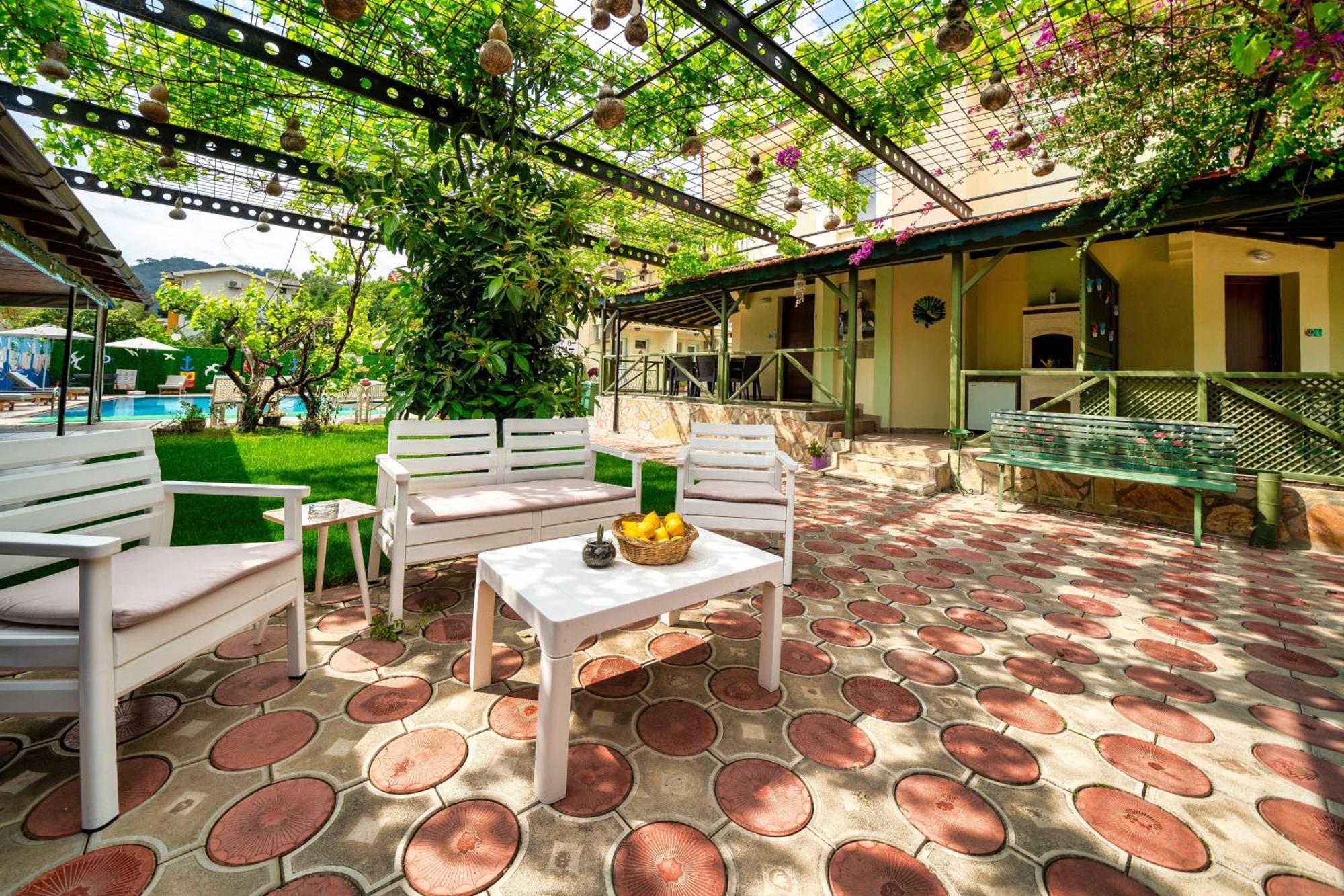 Dedeminn Garden Hotel เกอเจค ภายนอก รูปภาพ
