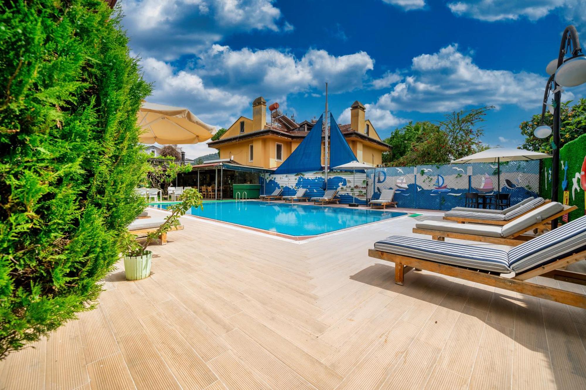 Dedeminn Garden Hotel เกอเจค ภายนอก รูปภาพ