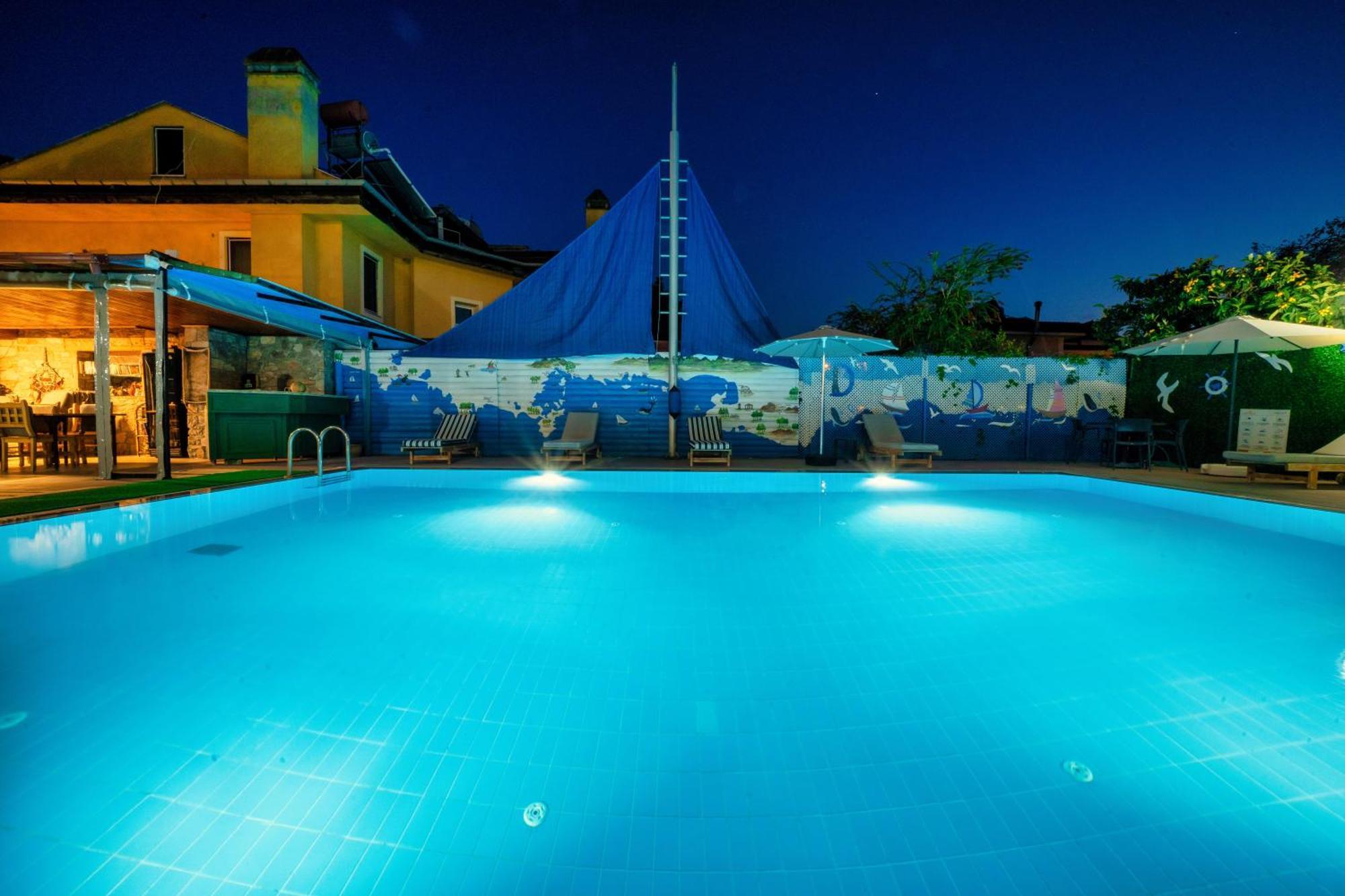 Dedeminn Garden Hotel เกอเจค ภายนอก รูปภาพ