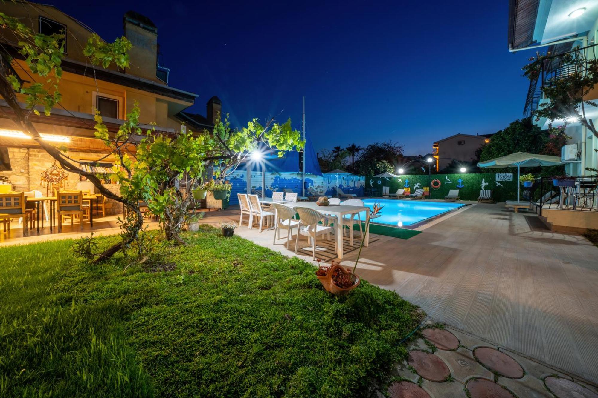 Dedeminn Garden Hotel เกอเจค ภายนอก รูปภาพ