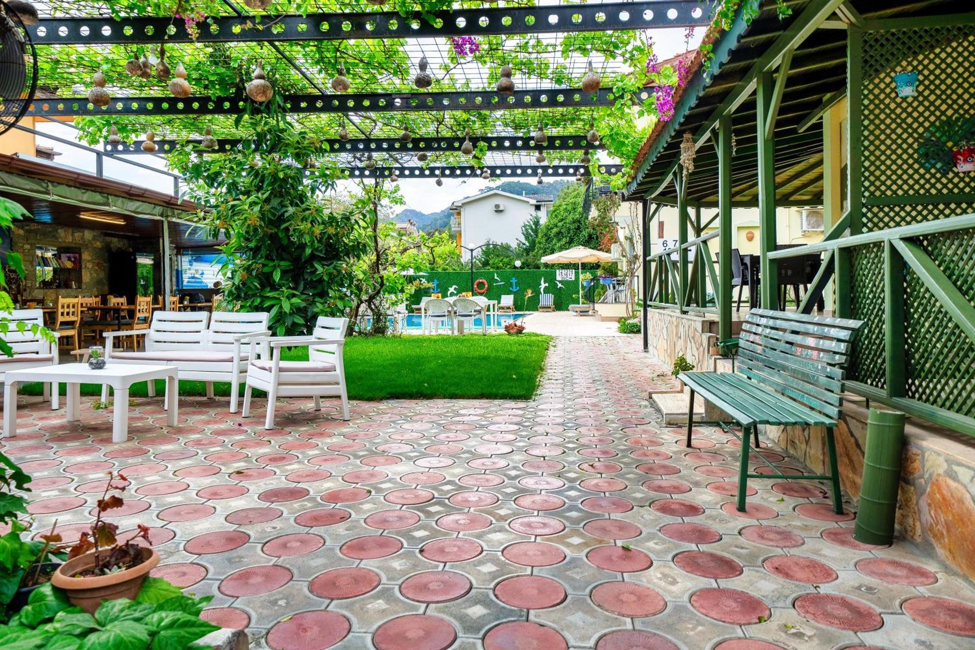 Dedeminn Garden Hotel เกอเจค ภายนอก รูปภาพ