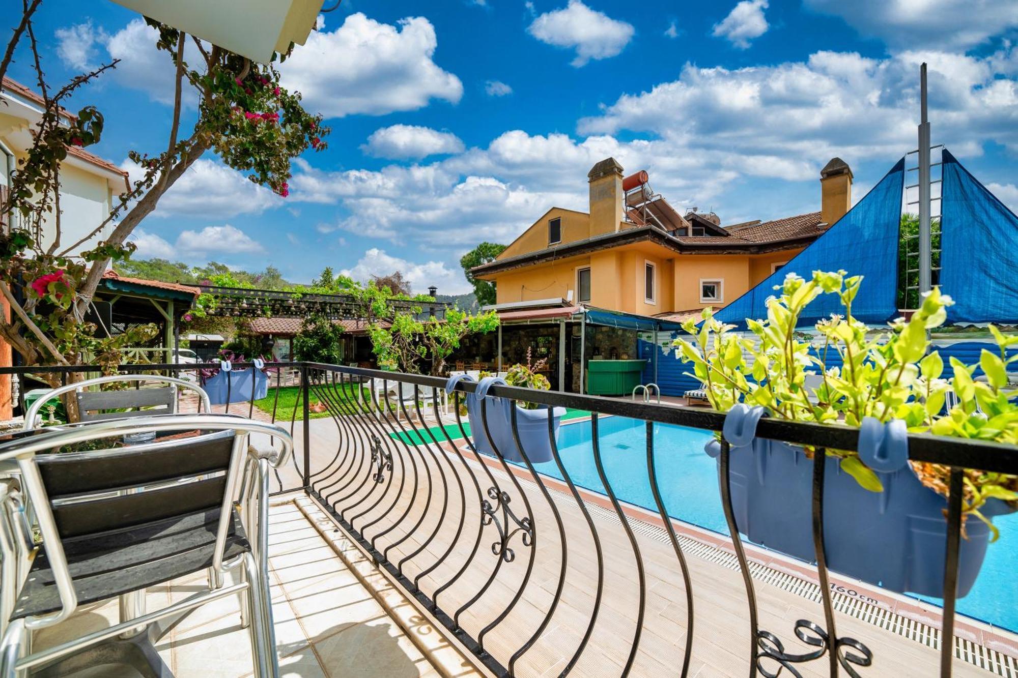 Dedeminn Garden Hotel เกอเจค ภายนอก รูปภาพ