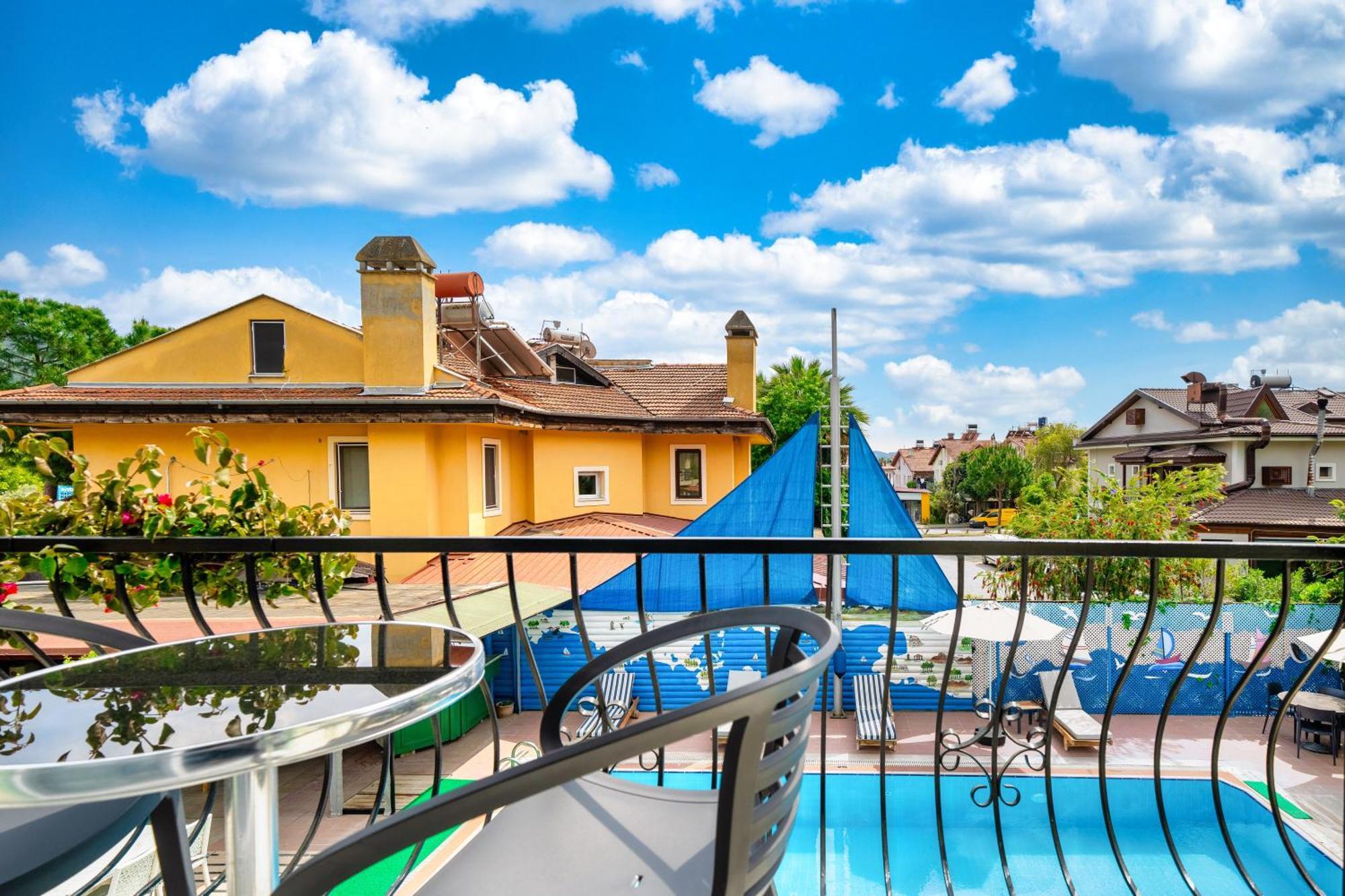 Dedeminn Garden Hotel เกอเจค ภายนอก รูปภาพ