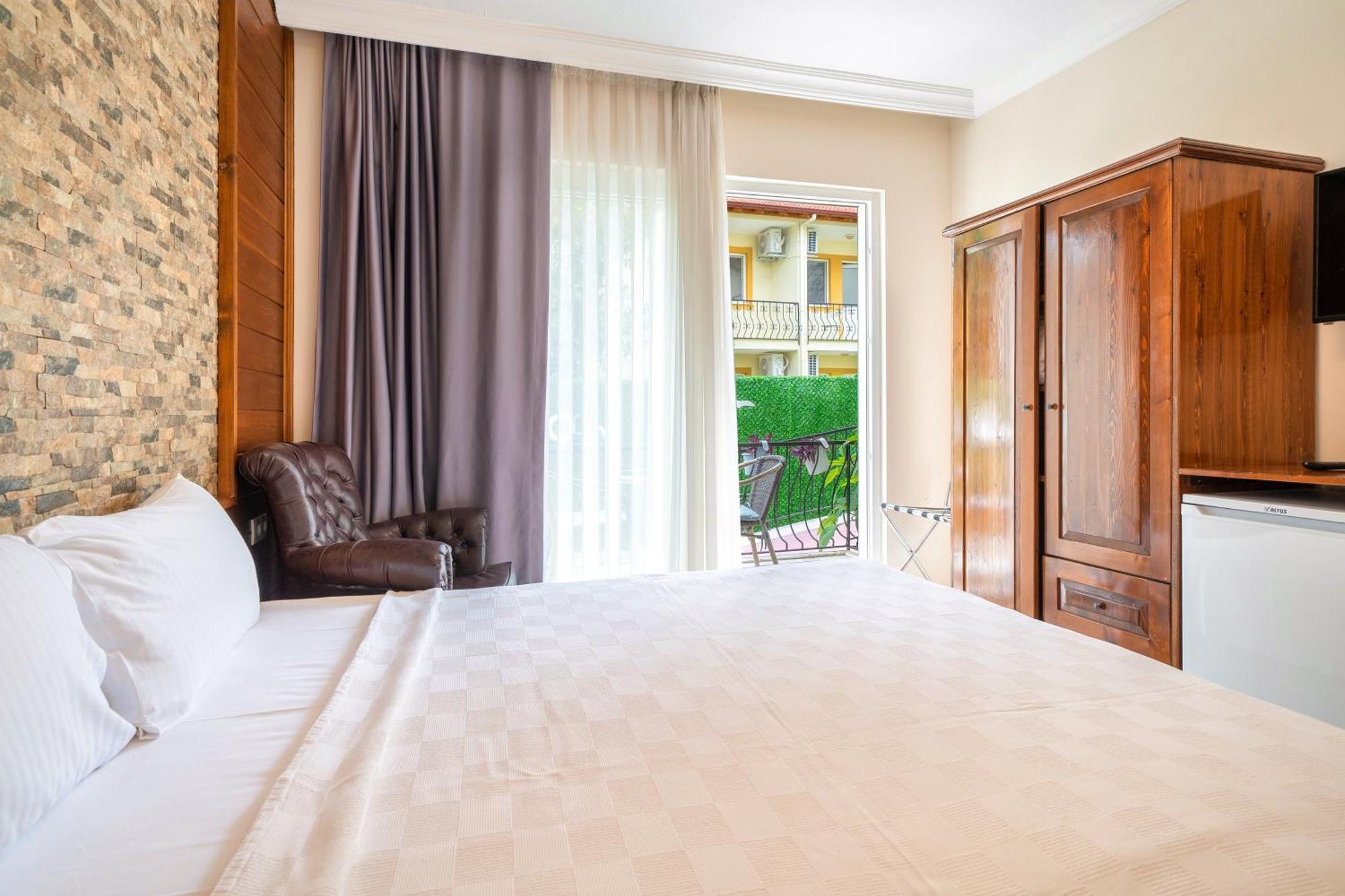 Dedeminn Garden Hotel เกอเจค ภายนอก รูปภาพ